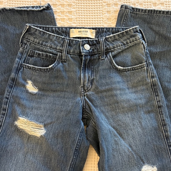Hollister Low Rise Baggy Denim Dark Wash Jeans size 00R/23R - Picture 1 of 5